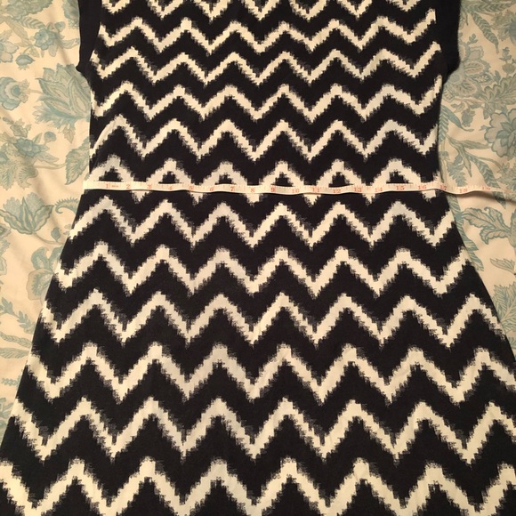 Tommy Hilfiger Short Sleeve Chevron Dress - Picture 15 of 16